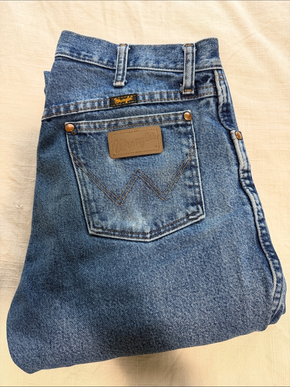 Wrangler Men's Medium Blue Relaxed Denim Jeans
